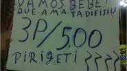Imagem "Vamos bebe que ama tá difísil" (sic), dizia o anúncio de um ambulante