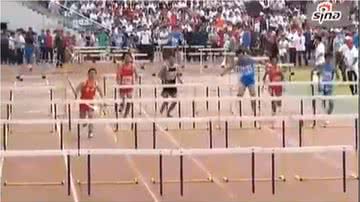 Imagem Chinês derruba tudo em corrida de obstáculos