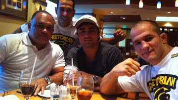 Imagem Júnior Cigano já está em Los Angeles para disputa de cinturão