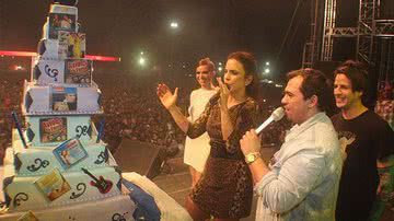 Imagem Ivete Sangalo canta parabéns para o Aviões do Forró