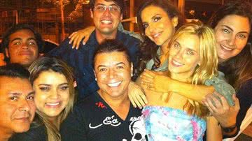 Imagem Ivete Sangalo é paparicada por amigos famosos no Rio