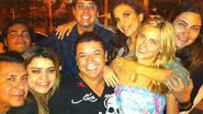 Imagem Ivete Sangalo é paparicada por amigos famosos no Rio
