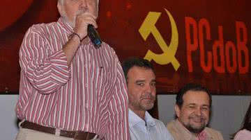 Imagem  Orlando Silva é ovacionado em evento do PCdoB