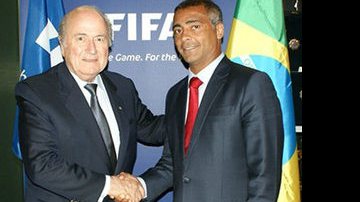 Imagem Blatter e Romário teriam plano para derrubar Teixeira