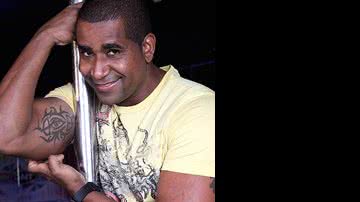 Imagem Ex-cantor do É o Tchan faz show para público GLS