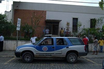 Imagem Bandidos roubam armas no fórum de Ipiaú