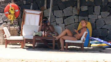 Imagem Luciano Huck multado em R$ 40 mil por cercar praia 