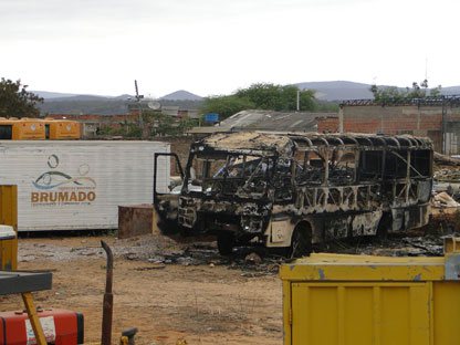 Imagem Ônibus da Prefeitura de Brumado é incendiado