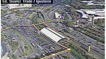 Imagem Semáforo apagado causa lentidão na Av. Miguel Calmon