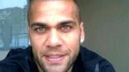 Imagem Assim como Robinho, Daniel Alves muda visual na Seleção