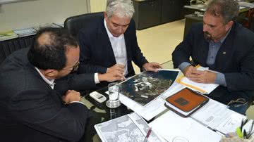 Imagem Marcelino Galo tenta evitar confronto