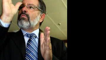 Imagem Nilo faz contas para tirar Assembleia do vermelho
