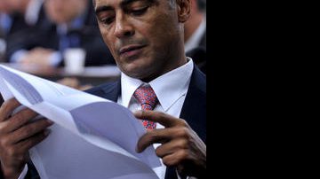 Imagem Romário diz ser &quot;péssimo&quot; decretar feriados na Copa 2014 
