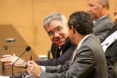 Imagem Deputados querem mais dinheiro