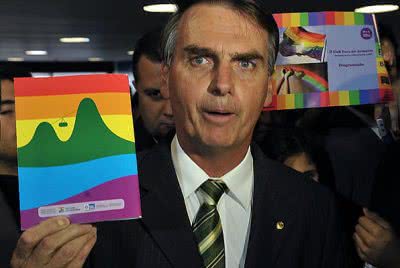 Imagem "Dilma, assuma se gosta de homossexual"