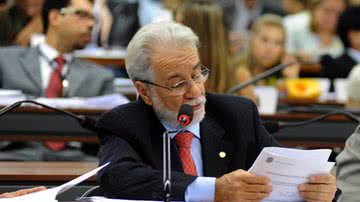 Imagem Emiliano José defende greve dos bancários