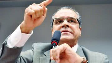 Imagem Deputado vai passar por cirurgia plástica