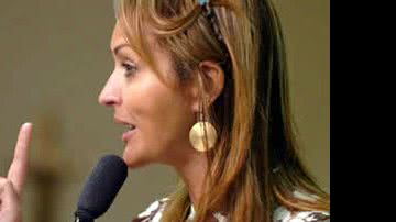 Imagem Jaqueline Roriz desiste de recurso contra cassação