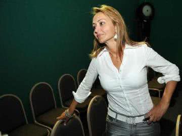 Imagem Jaqueline Roriz na “berlinda”