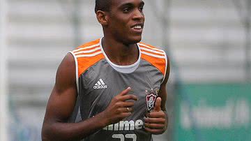 Imagem Zagueiro do Fluminense é preso por uso de habilitação falsa