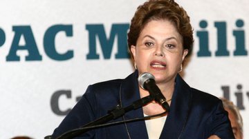 Imagem Dilma promete dinheiro para governo baiano “no escuro”