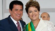 Imagem Dilma mantém ministro após escândalo