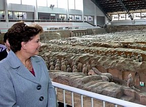 Imagem Dilma encerra viagem à China