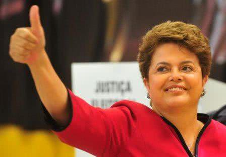 Imagem Dilma comemora resultado de “Brasil sem Miséria”