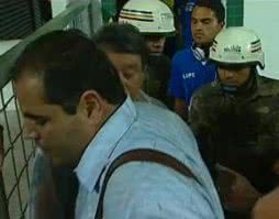 Imagem Dirigente do São Caetano é detido durante intervalo de jogo