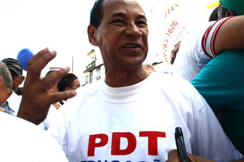 Imagem Presidente do PSL festeja anúncio da saída de Alcindo