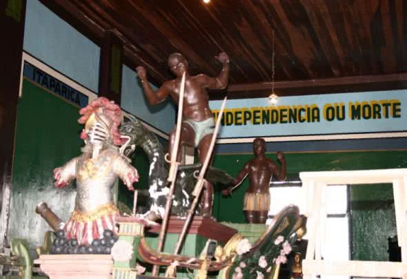 Imagem Caboclo e Cabocla desfilam no 2 de Julho