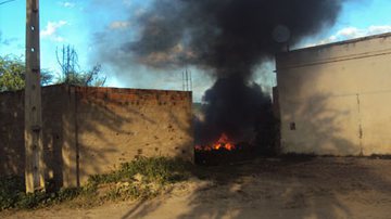 Imagem Incêndio em terreno baldio assusta população de Brumado