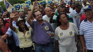 Imagem Maurício de Tude inaugura comitê na orla