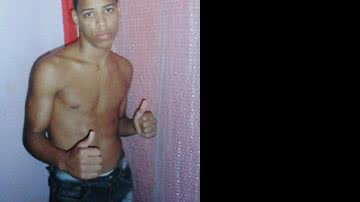 Imagem Manifestantes fecham a Av. Paralela, após morte de jovem