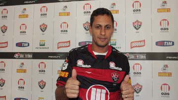 Imagem Eduardo Ramos é a novidade do Vitória contra o Criciúma