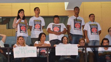 Imagem Servidores estaduais reforçam greve dos professores nesta terça