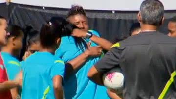 Imagem Cortada, Elaine chora ao deixar seleção feminina de futebol