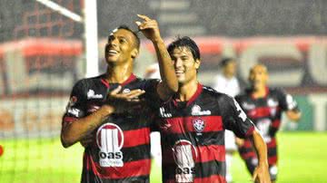 Imagem Vitória faz o ABC de casa e reassume a liderança