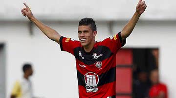 Imagem Gabriel Paulista completa 100 jogos com a camisa do Vitória