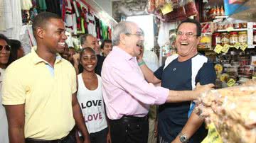 Imagem Mário Kertész e Nestor Neto visitam o Mercado Modelo