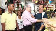 Imagem Mário Kertész e Nestor Neto visitam o Mercado Modelo