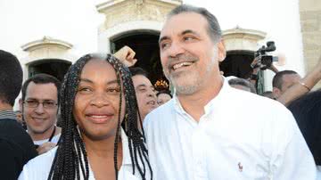 Imagem Rivais na política, Neto e Pelegrino sobem no mesmo altar