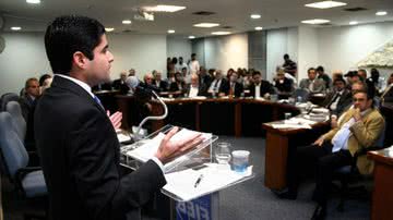 Imagem Candidatos apresentam propostas parecidas em encontro na Fieb