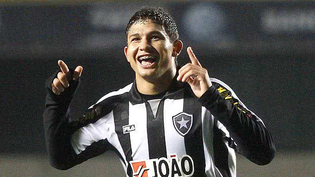 Imagem Jogadores do Bahia demonstram preocupação com Elkeson