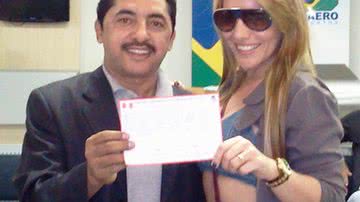 Imagem Ex-BBB Anamara se filia ao PDT