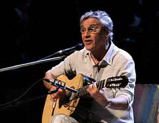 Imagem Caetano Veloso é duramente criticado por defender o Rio de Janeiro