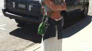 Imagem Claudinha Leite cruza os braços em Miami