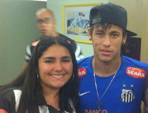 Imagem Fã de 14 anos tatua frase e as iniciais de Neymar