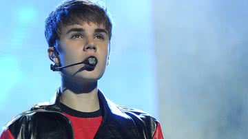 Imagem Justin Bieber torce o joelho durante show em SP