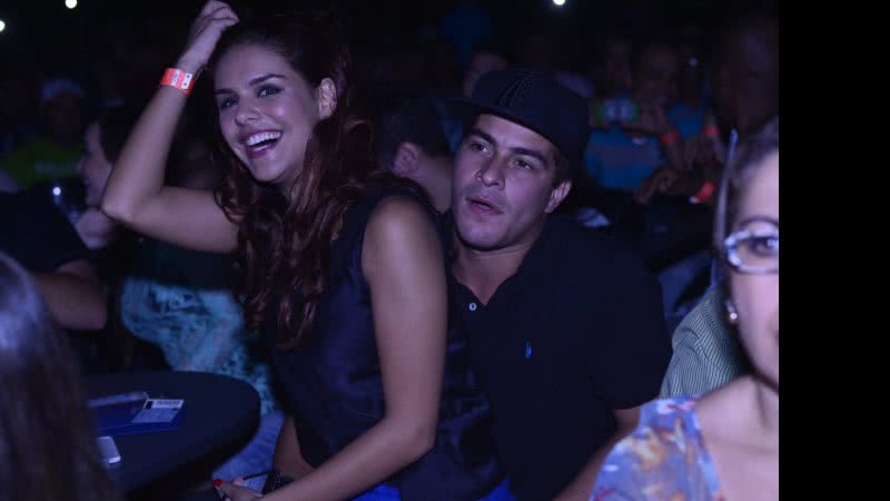 Imagem Thiago Martins e Paloma Bernardes só no love em show
